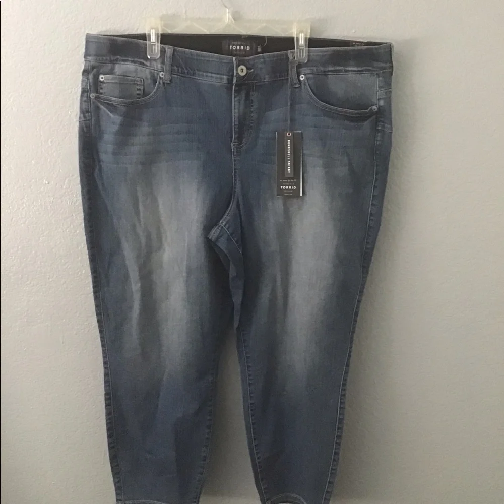 Torrid Bombshell Skinny Jeans.   NWT